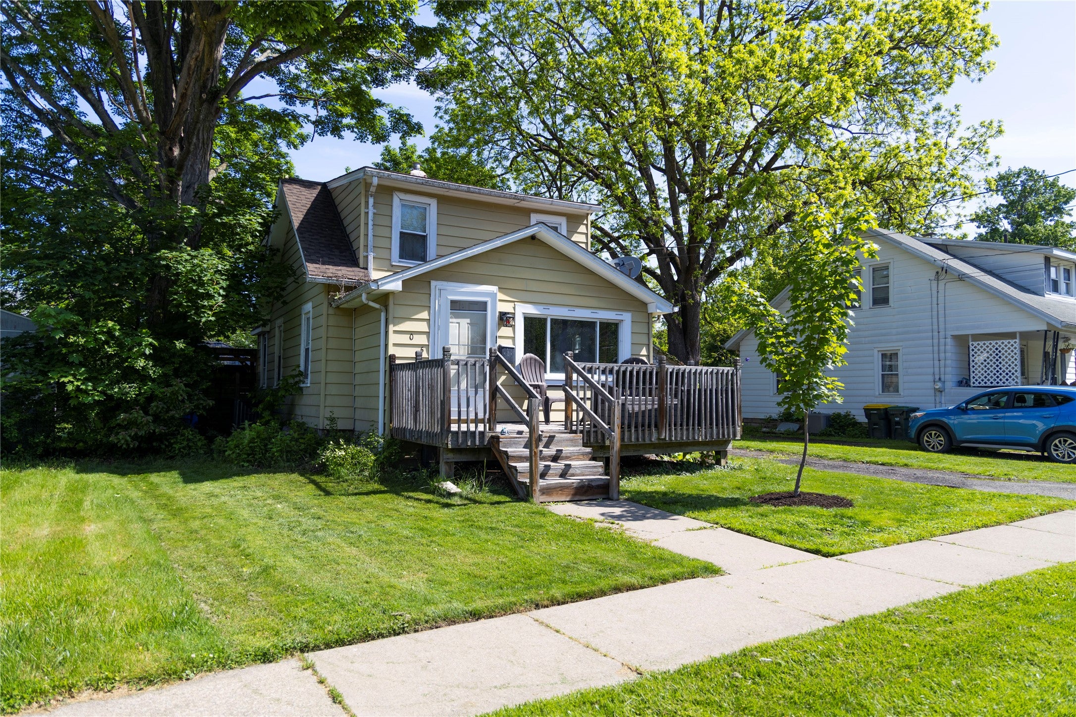 105 Melbourne St - Photo 2