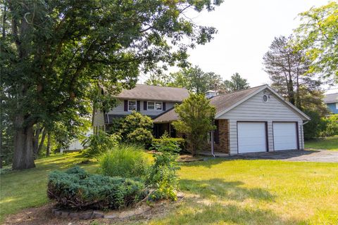 2 Wellington Dr Endicott NY 13760