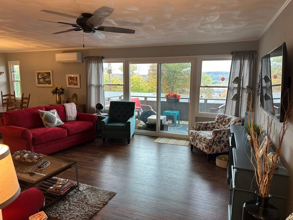 201 Evergreen Street 1-3E