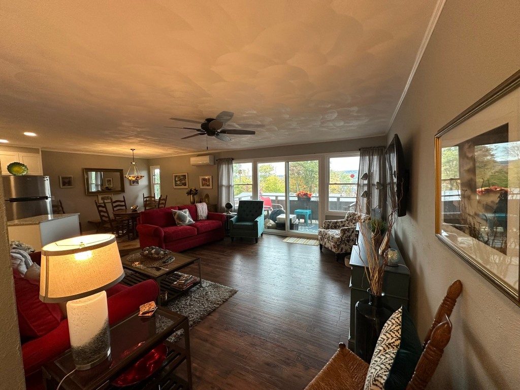 201 Evergreen Street 1-3E