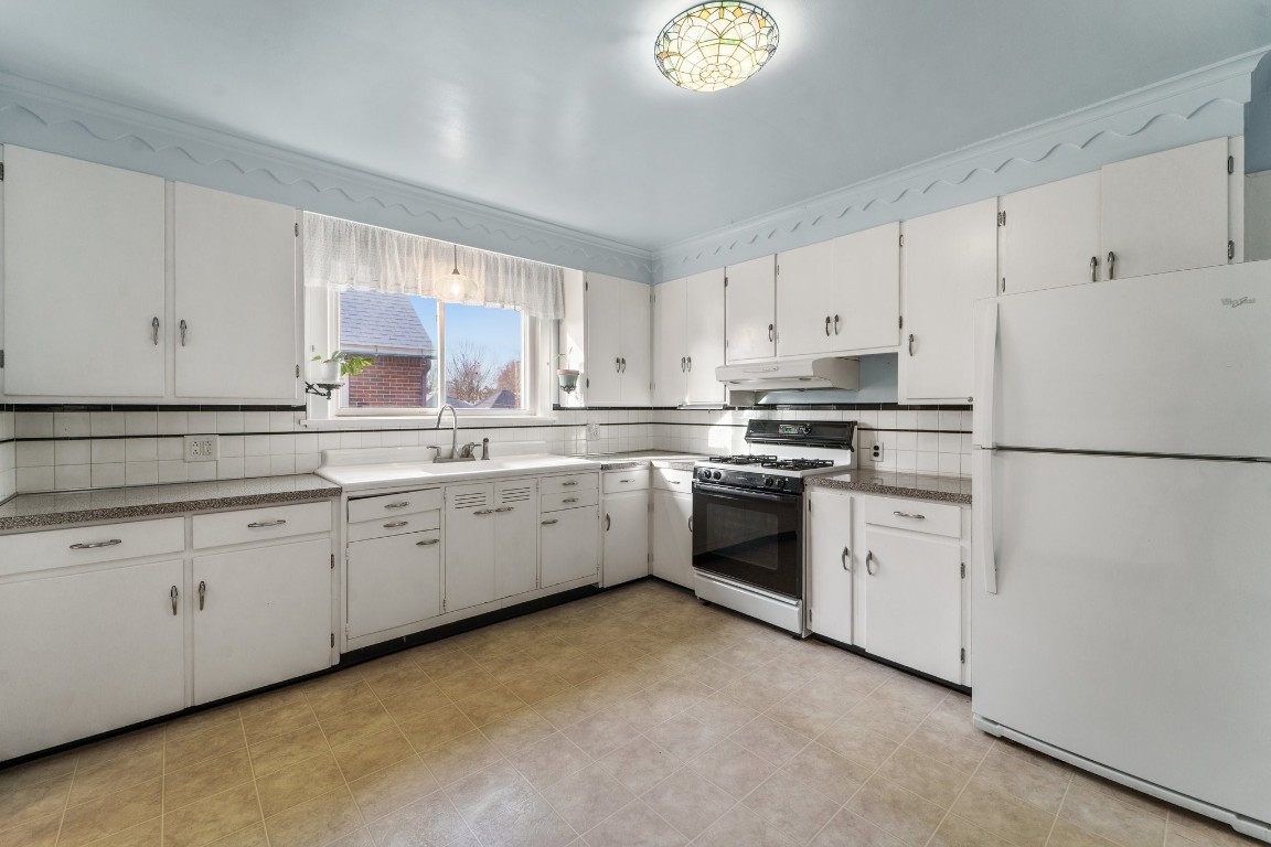 4 Delaware Ave, Endicott, New York image 9