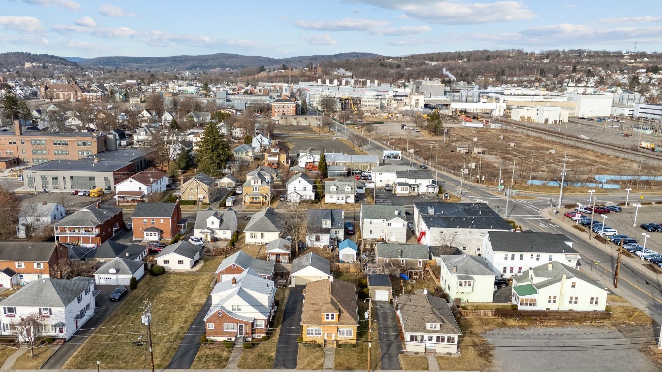 4 Delaware Ave, Endicott, New York image 28