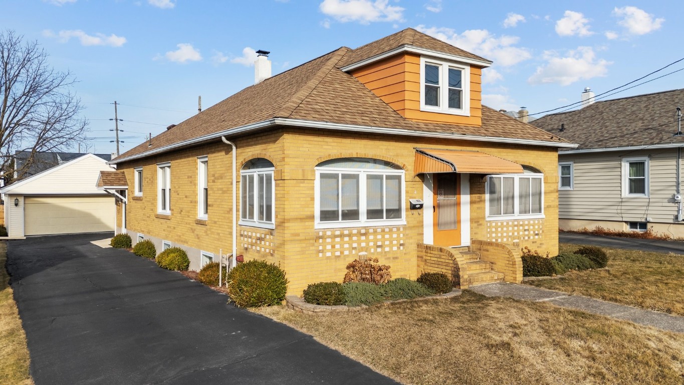 4 Delaware Ave, Endicott, New York image 2