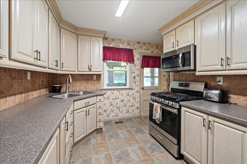 277 Pierce Road, Vestal, New York image 13