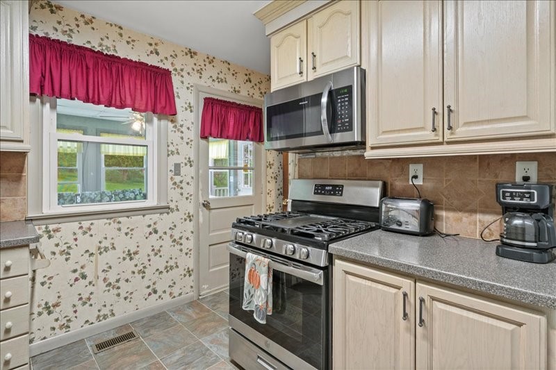 277 Pierce Road, Vestal, New York image 14