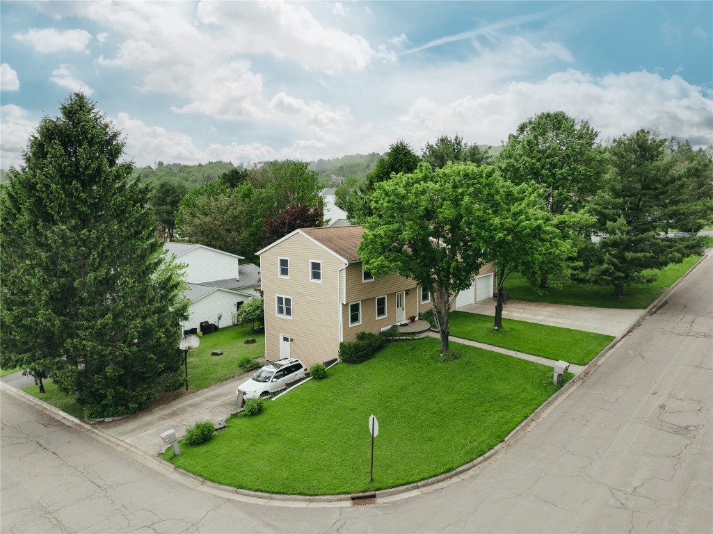 317 Hearthstone Drive, Endwell, New York image 3