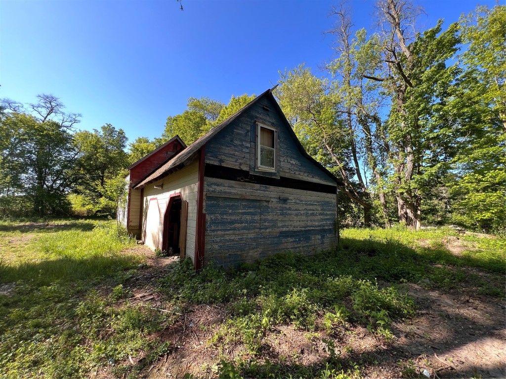 Photo 7 of 17 of 574 S Kinney Road house
