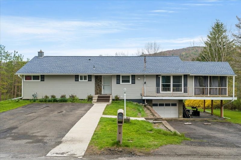 2405 Glenwood Rd, Vestal, NY