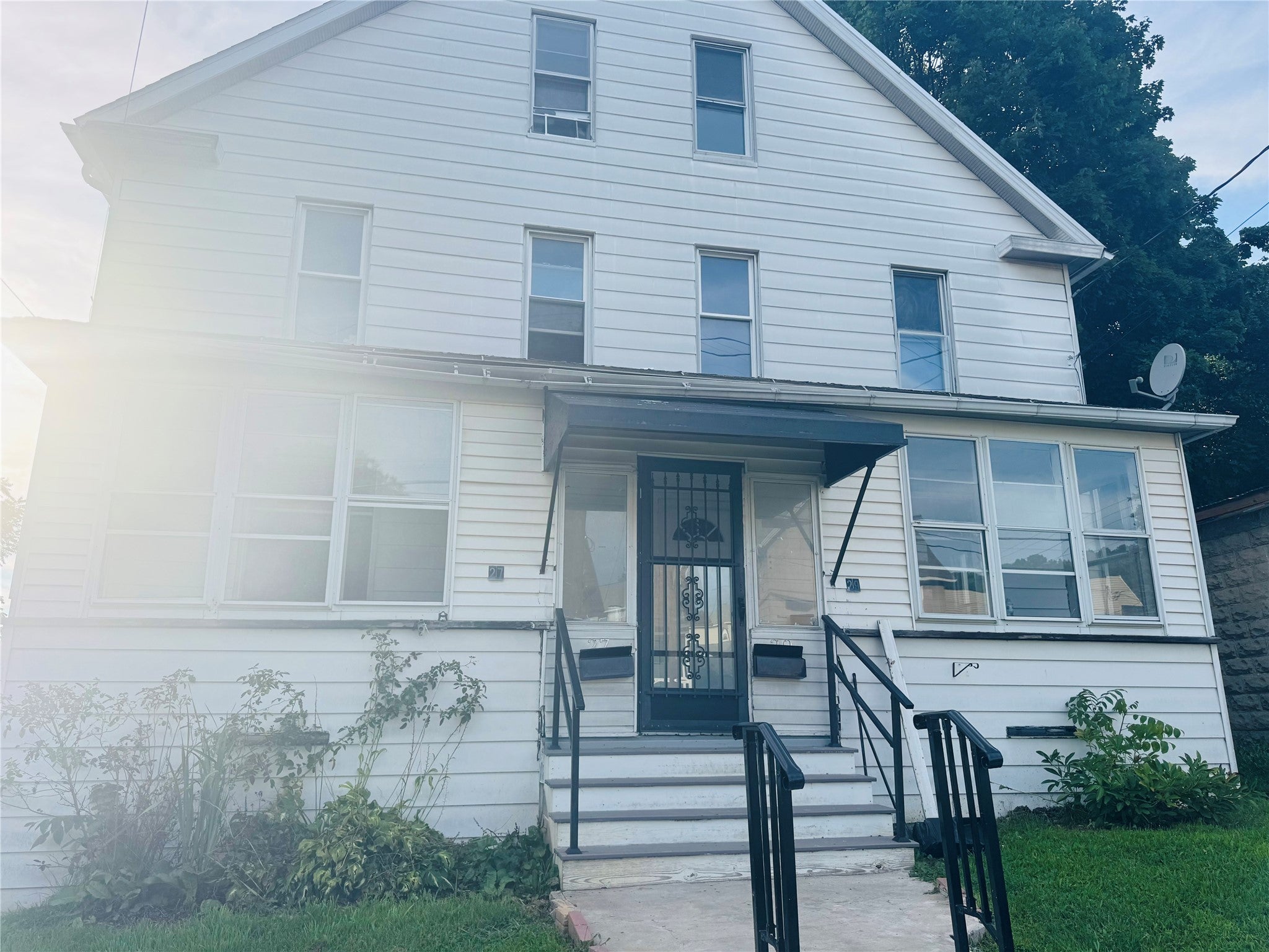 27-29 Tracy St 1 - Photo 2