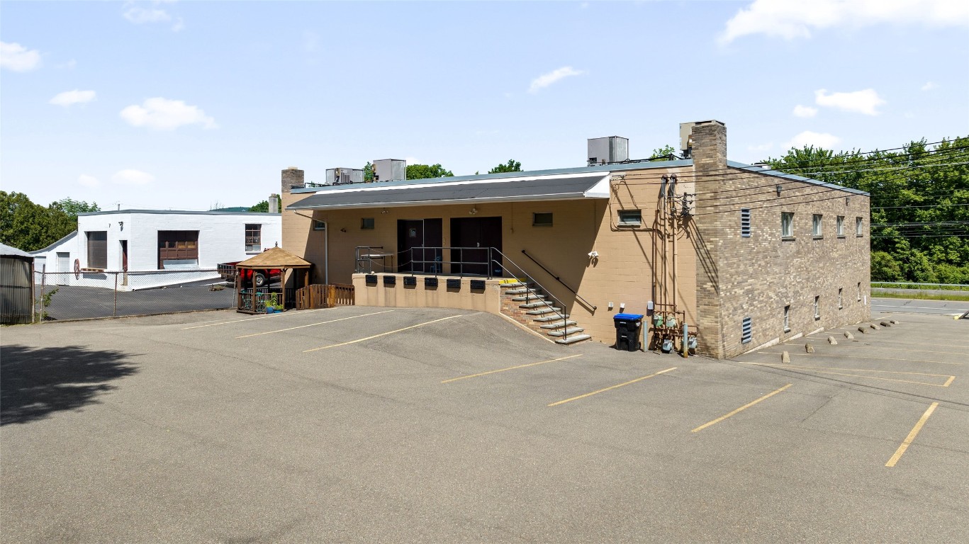 1040 Vestal Parkway E