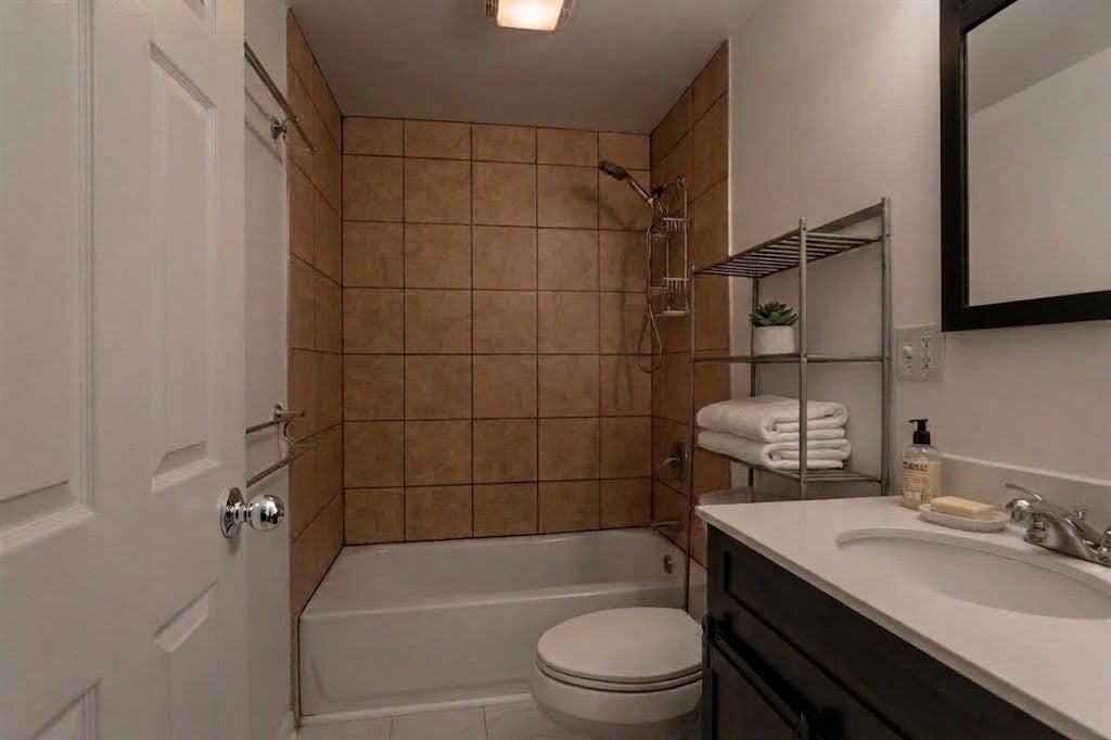 244 Robinson St - Photo 2