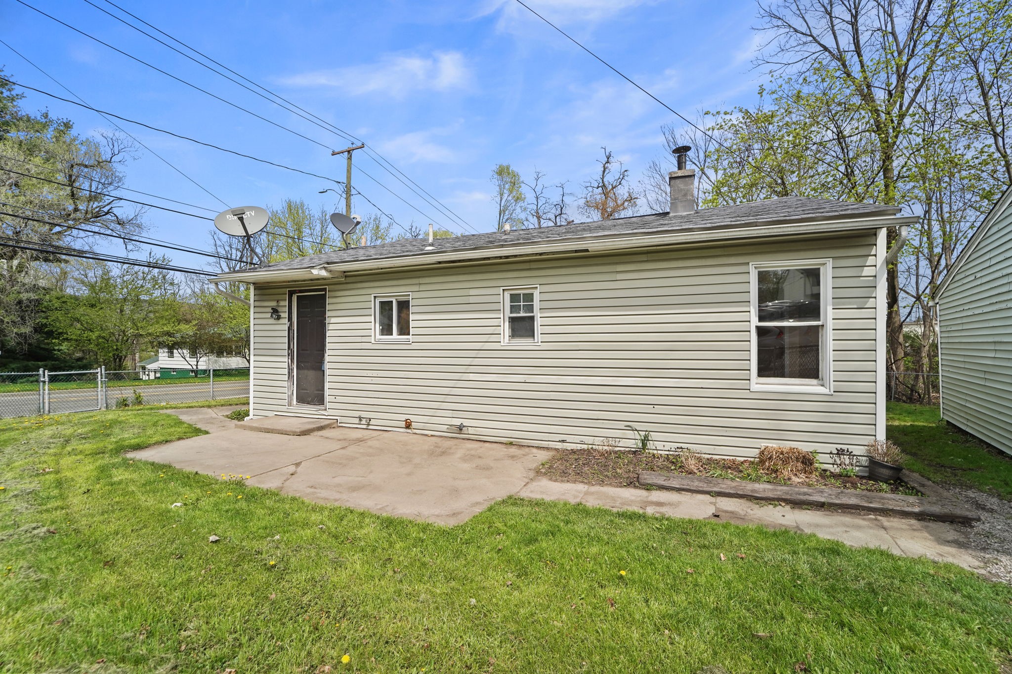 426 Conklin Avenue - Photo 2