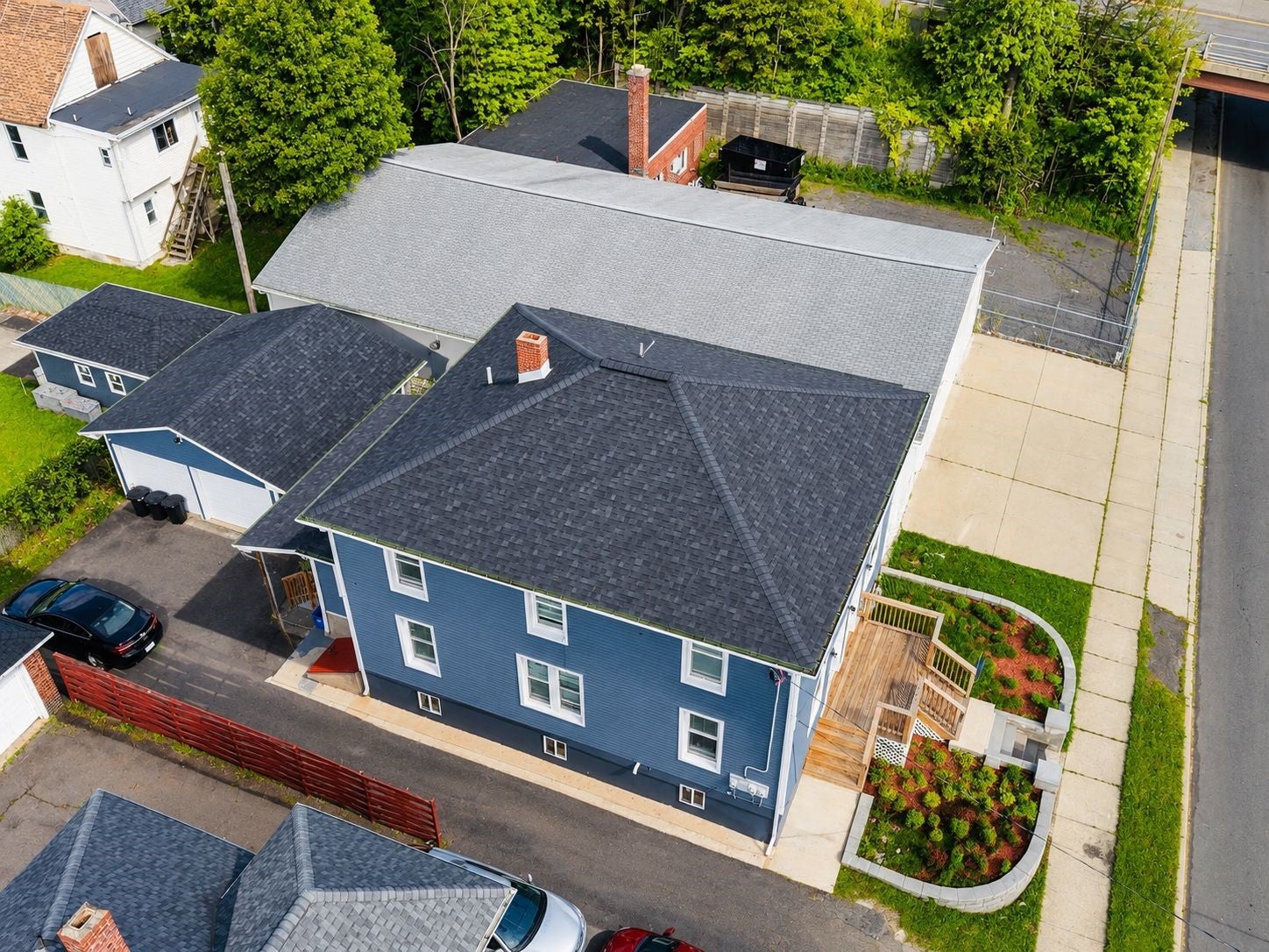 121 Eldredge ST - Photo 3