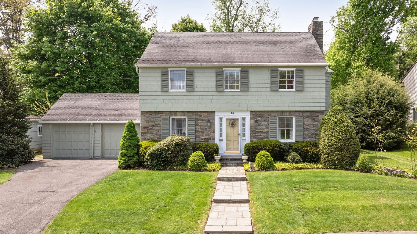 15 Edgecomb Road, Binghamton, New York image 1