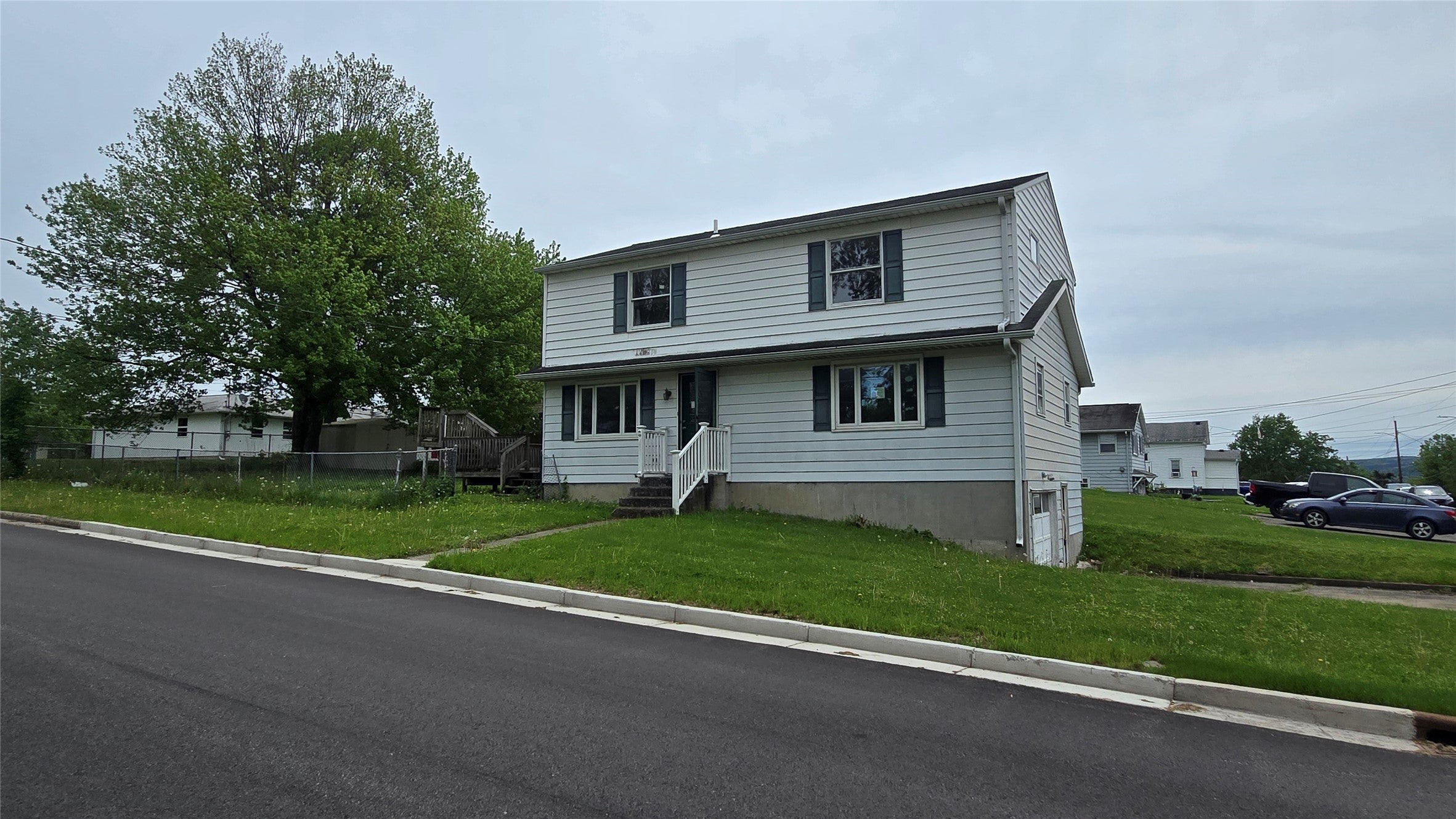 720 N Rogers Avenue - Photo 2