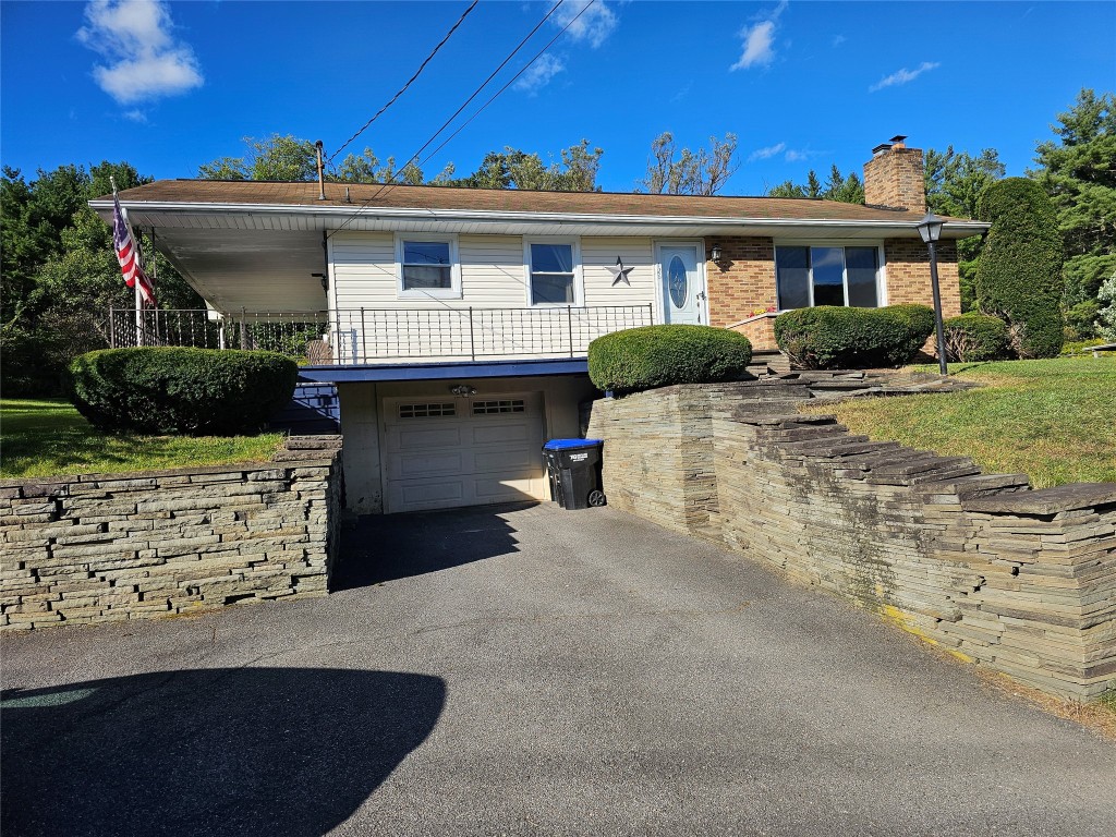 Photo 3 of 32 of 126 W Chenango Road W house