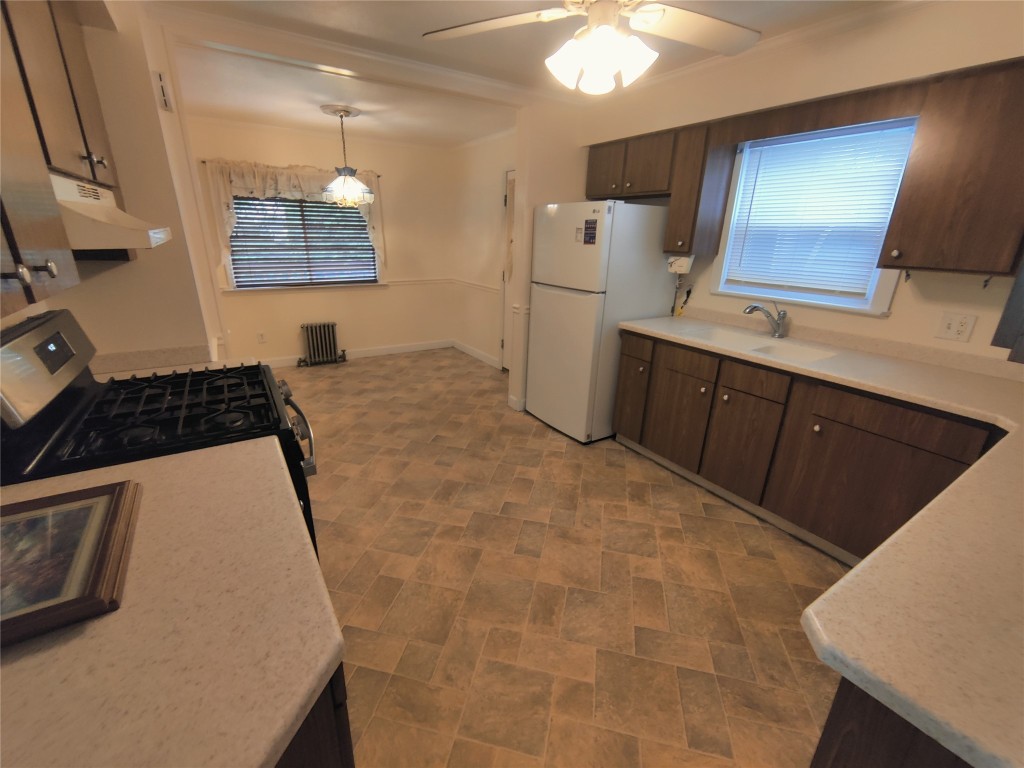 44 Burbank Avenue, Johnson City, New York image 9