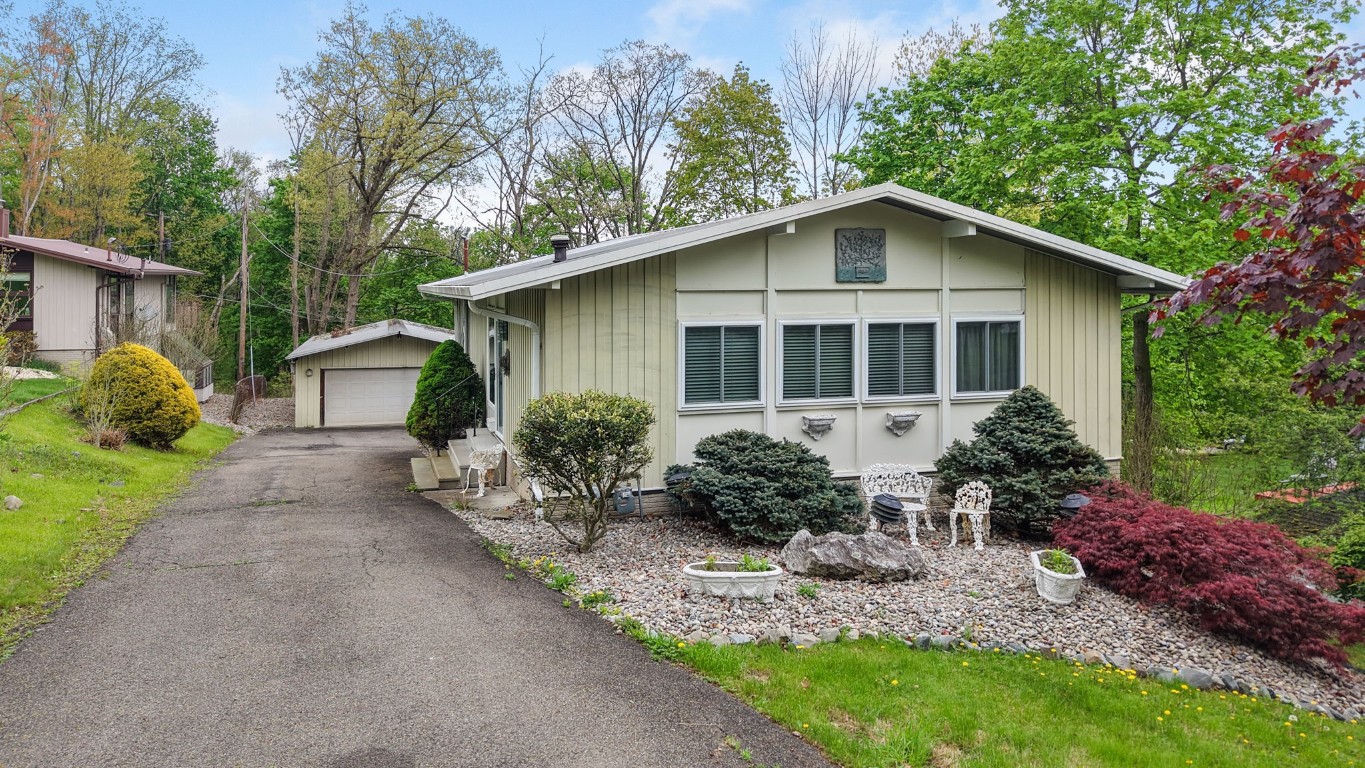 1514 Robinson Hill, Endicott, New York image 1