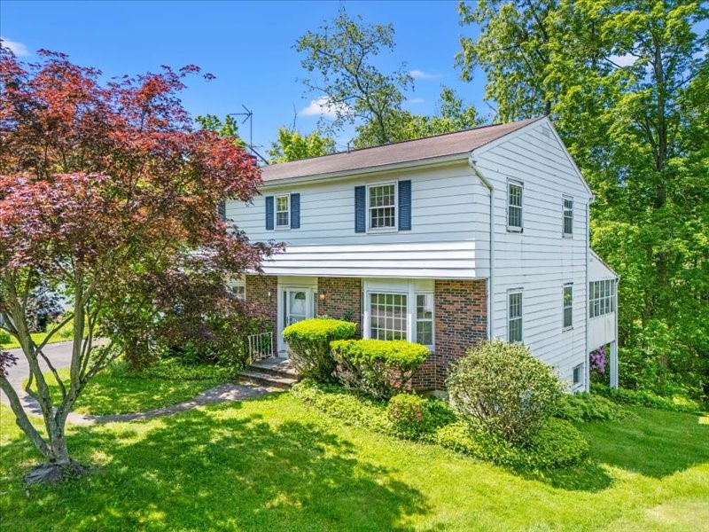 308 Robin Lane, Vestal, New York image 1