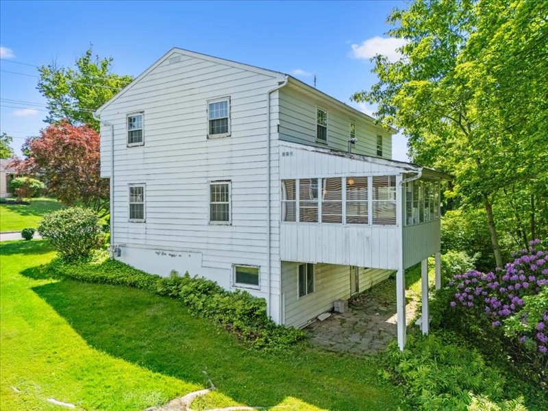 308 Robin Lane, Vestal, New York image 2