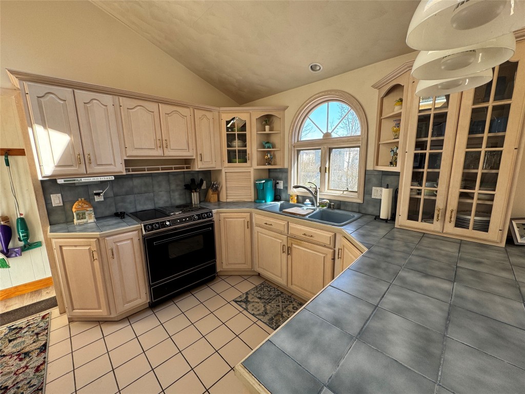 3632 Lyndale Drive, Endwell, New York image 6