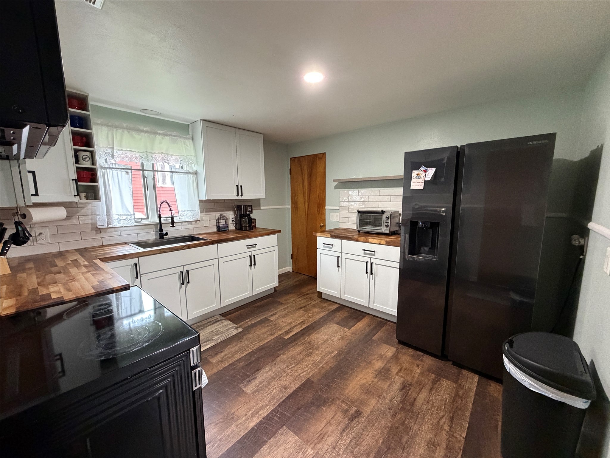 3047 Magnolia Street - Photo 2