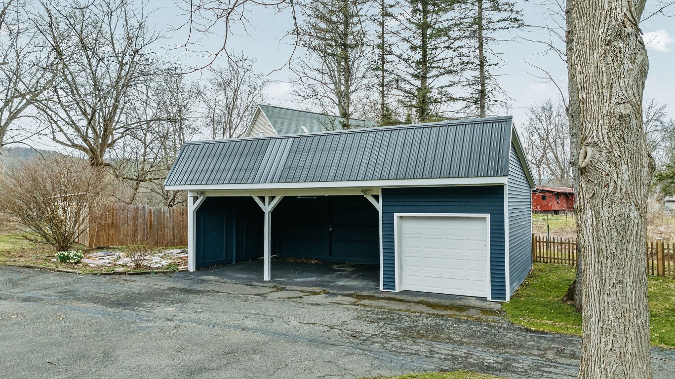 13 Riverbank Road, Vestal, New York image 36