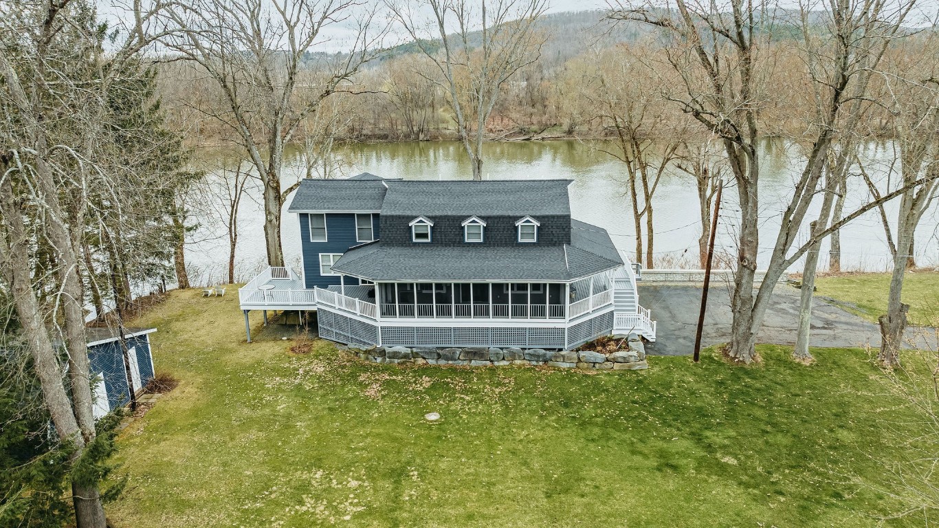 13 Riverbank Road, Vestal, New York image 37