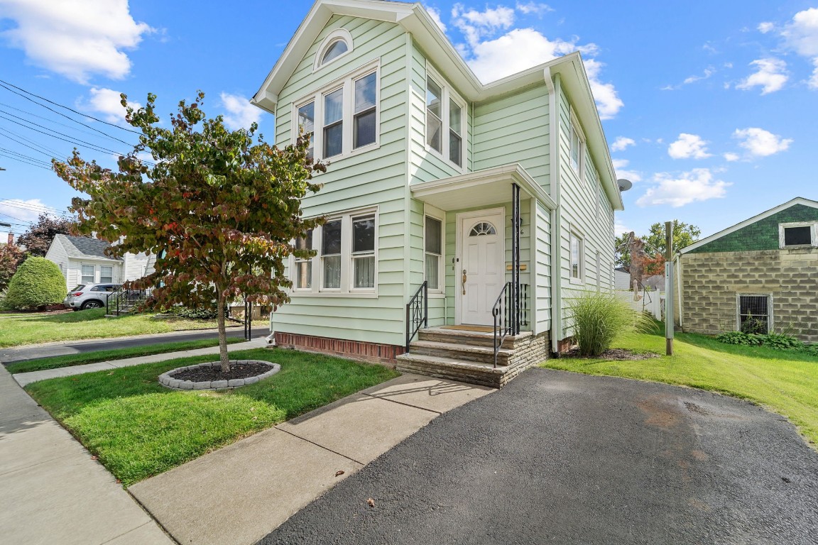 206 E Edwards Street