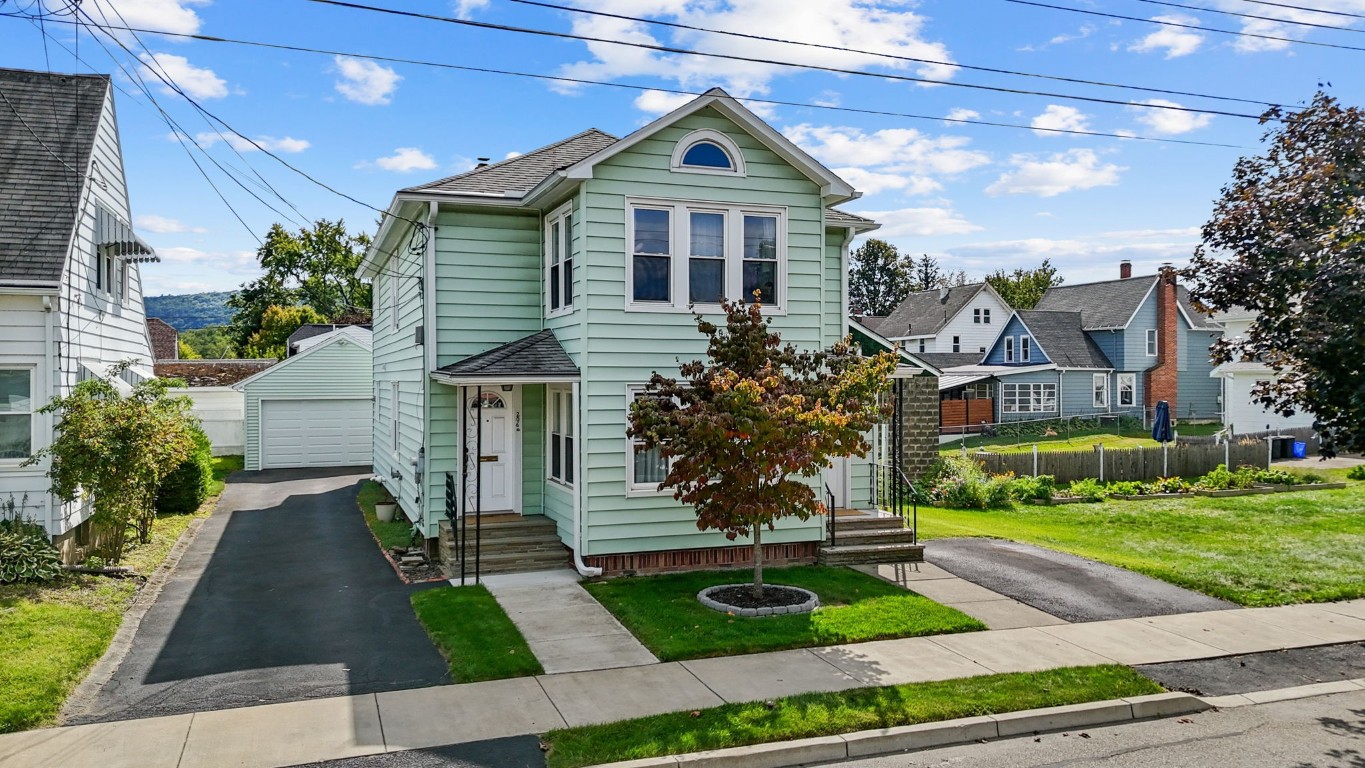 206 E Edwards Street