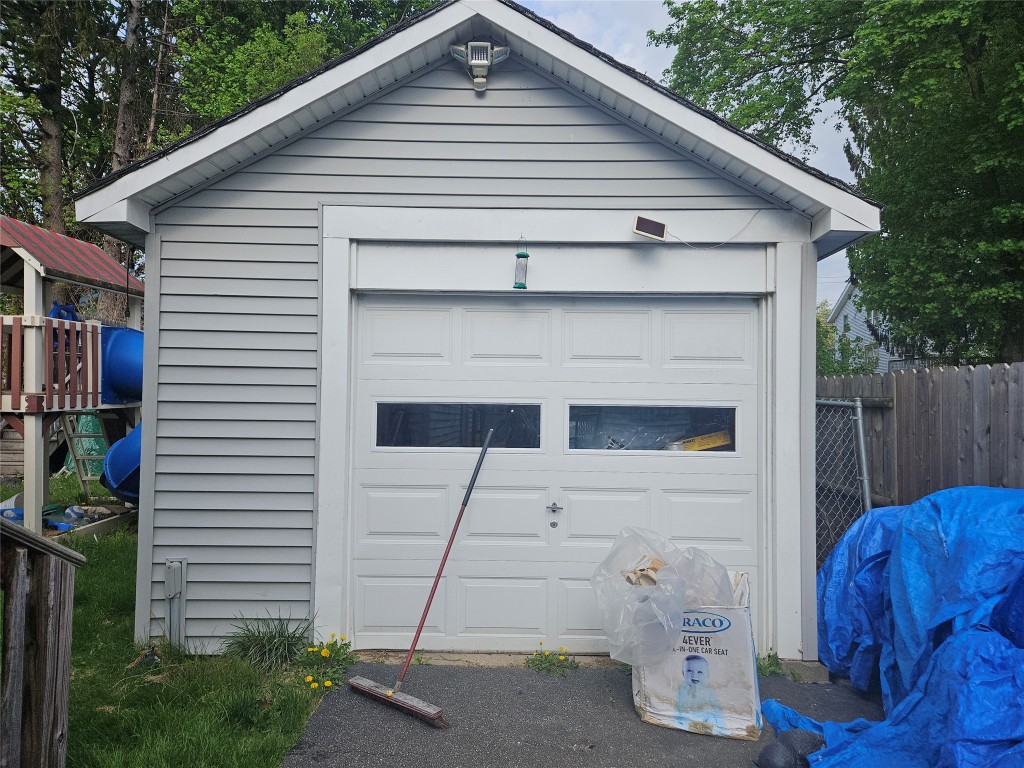 139 Massachusetts Avenue, Johnson City, New York image 4