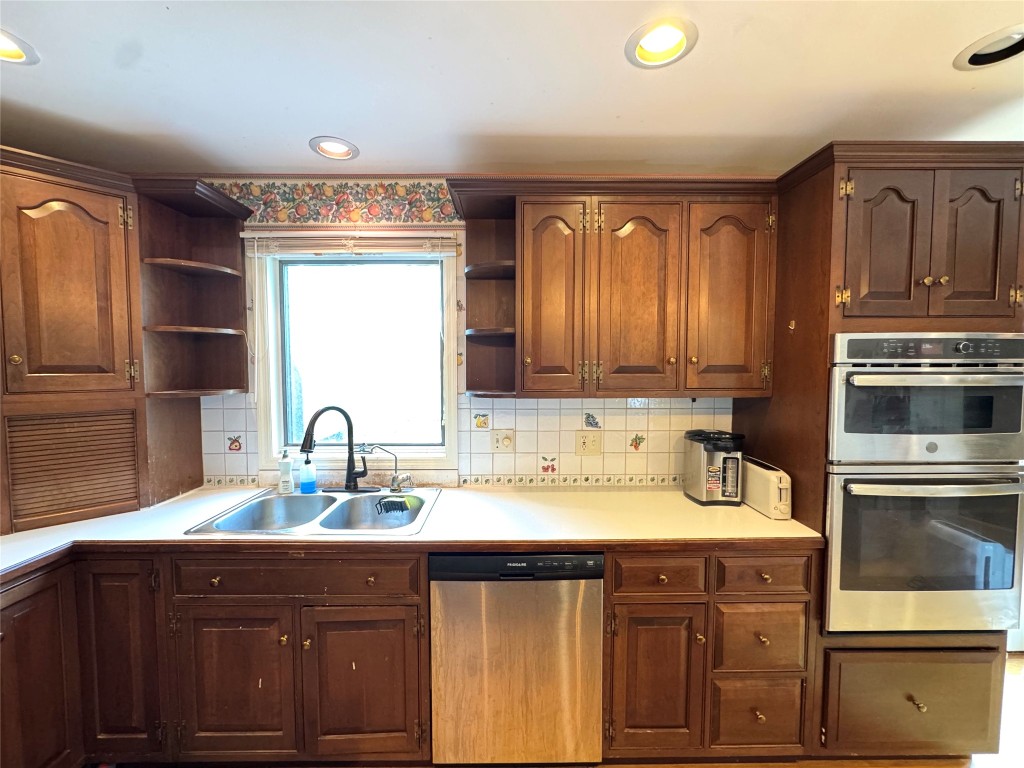 2625 Princeton Drive, Vestal, New York image 9
