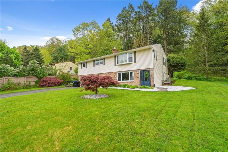 3828 Pembrooke Lane, Vestal, New York image 2