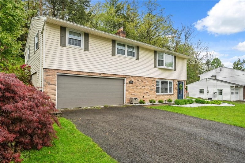 3828 Pembrooke Lane, Vestal, New York image 4