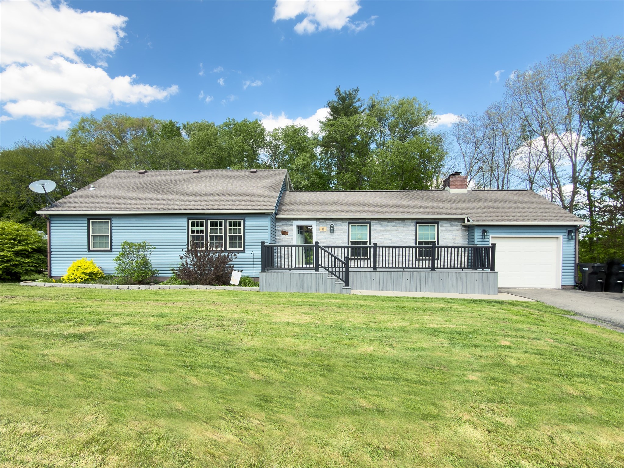 8 Holiday Hill