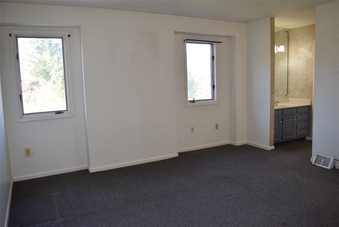 233 Woodgate Lane, Vestal, New York image 32