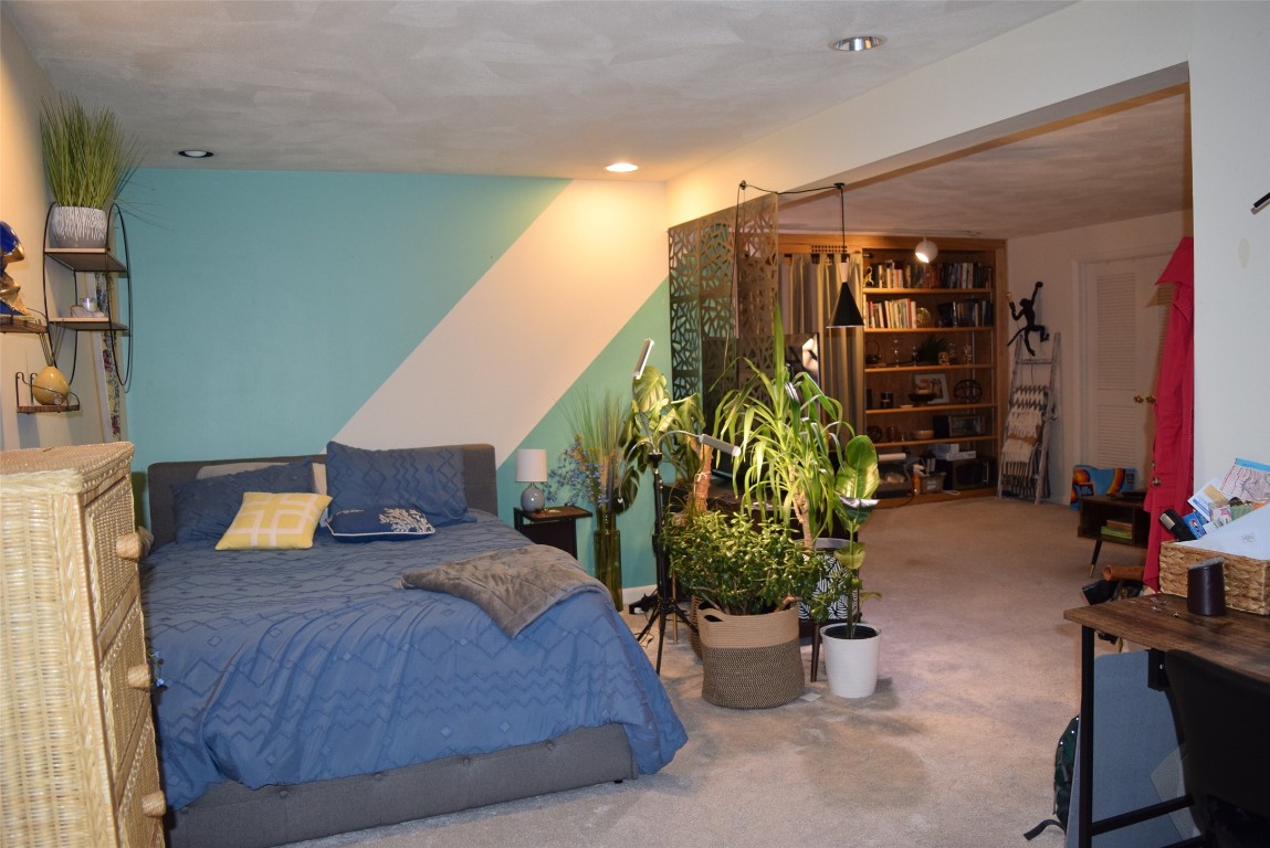 233 Woodgate Lane, Vestal, New York image 38
