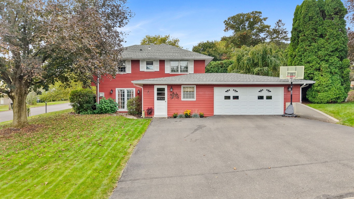 10 Canterbury Drive