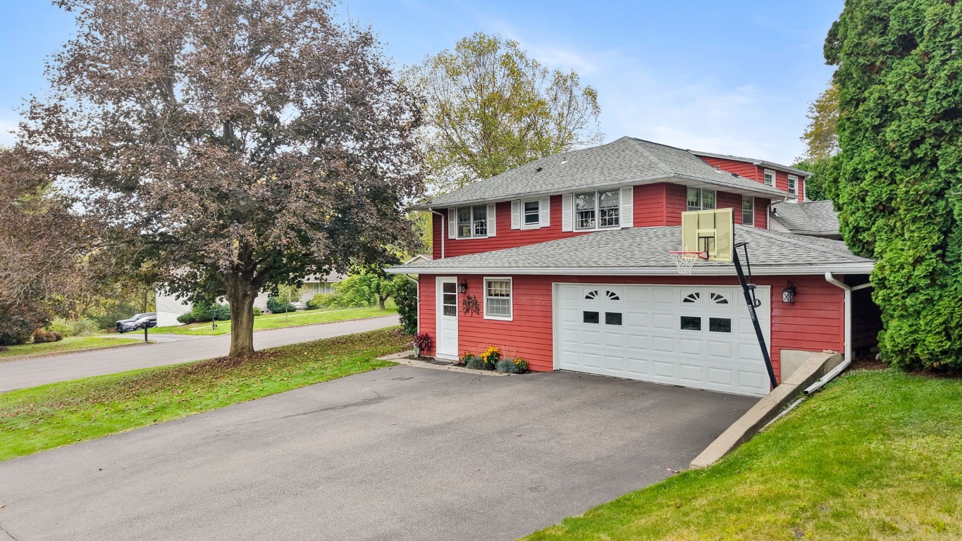 10 Canterbury Drive