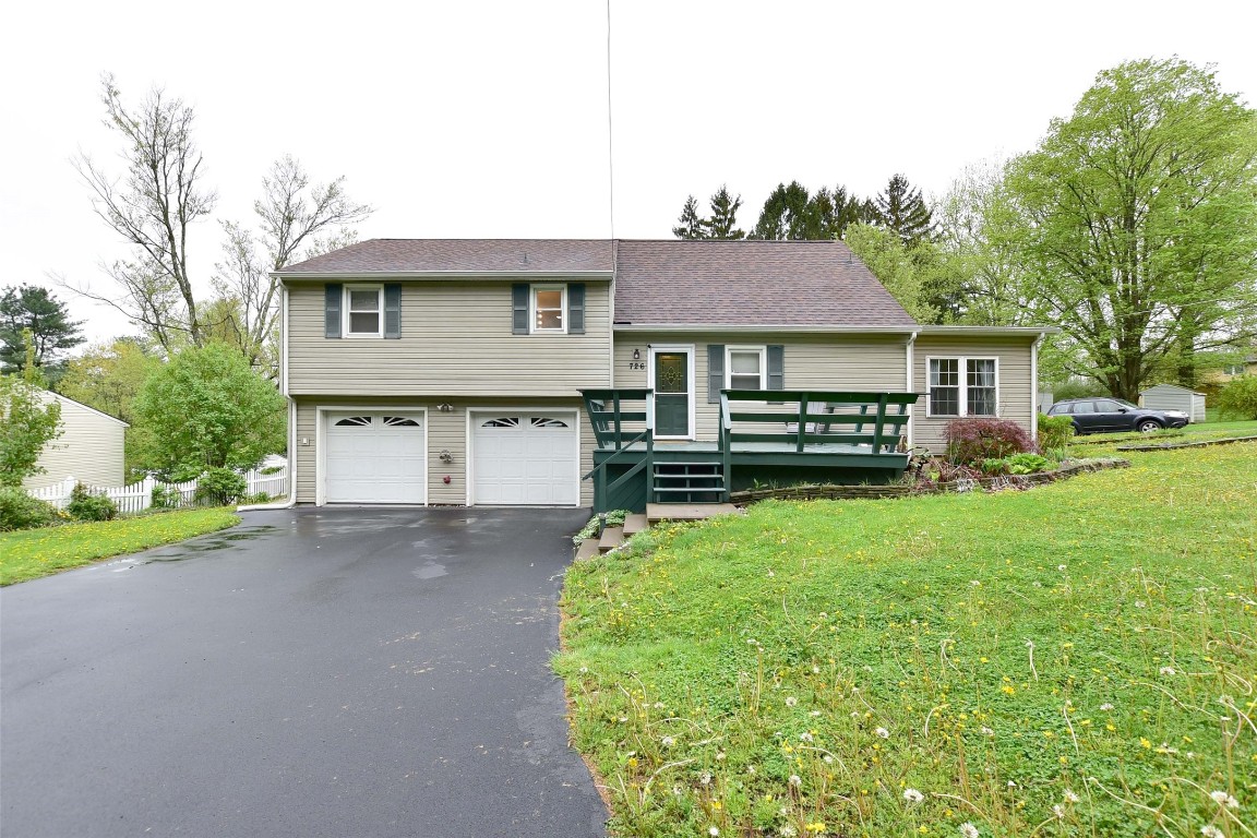726 Robinson Road, Johnson City, New York image 1