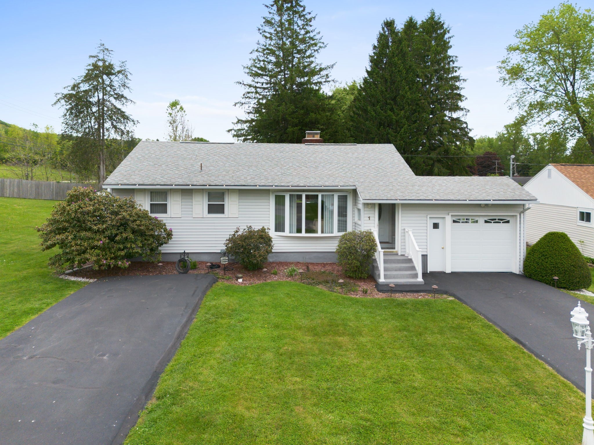 1 Brook Avenue - Photo 4