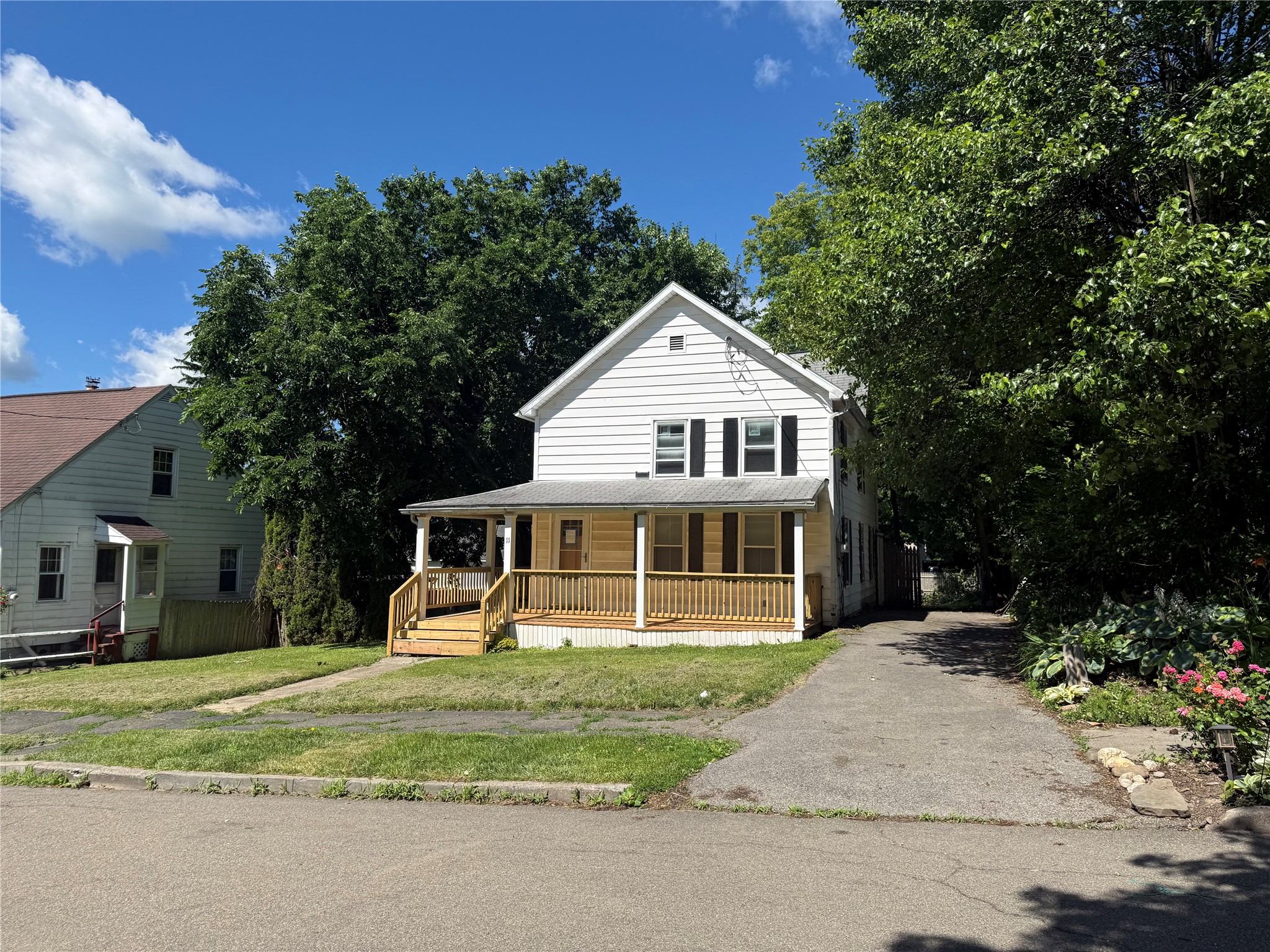11 Spruce Street - Photo 2