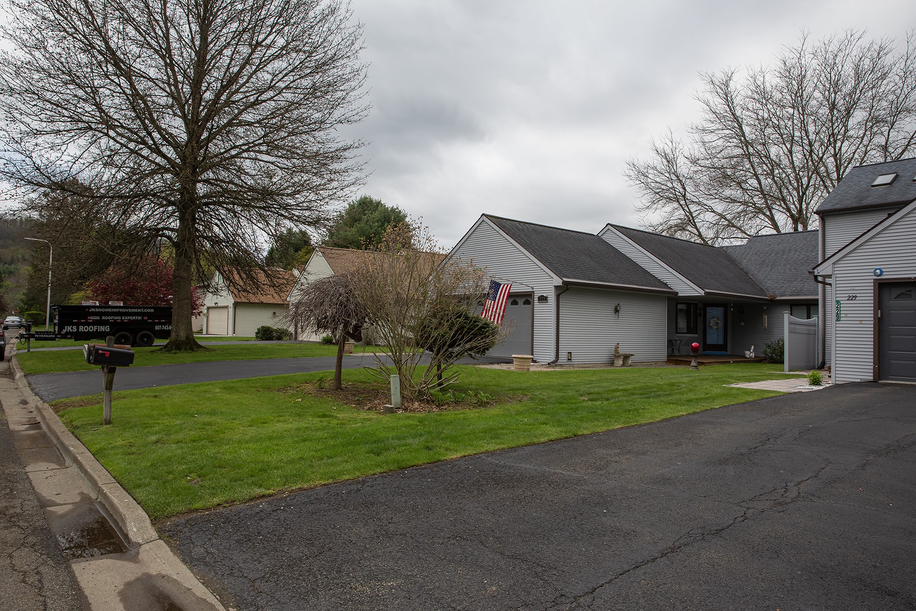 225 Loretta Lane Lane