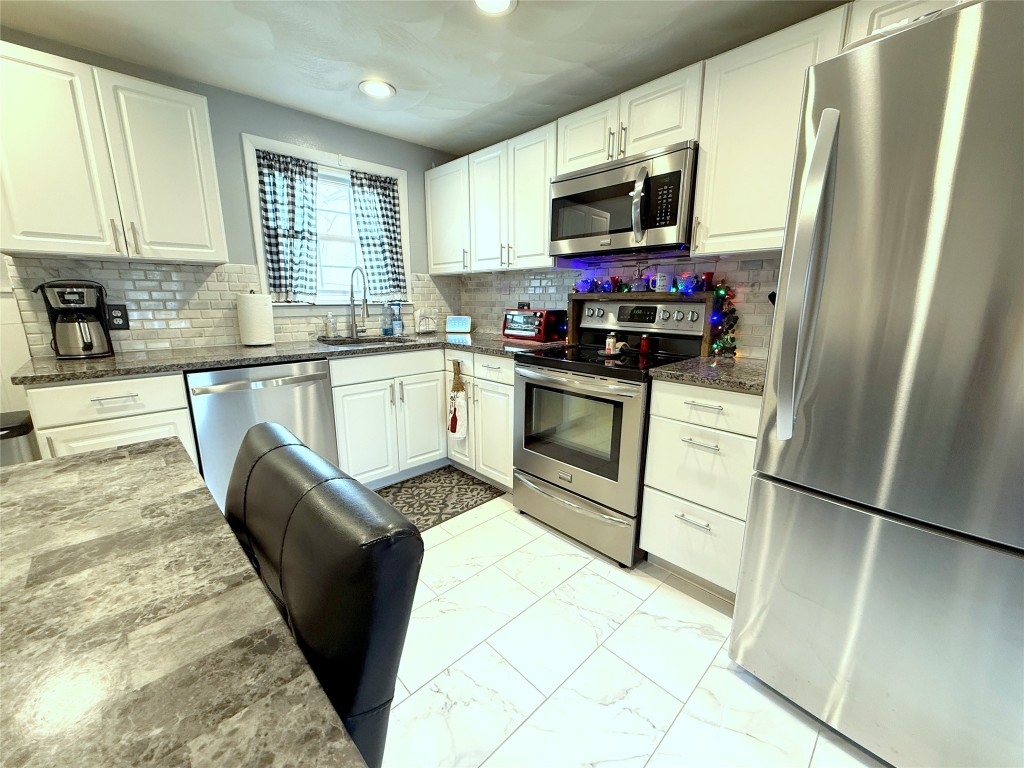 320 Leroy Avenue, Vestal, New York image 9