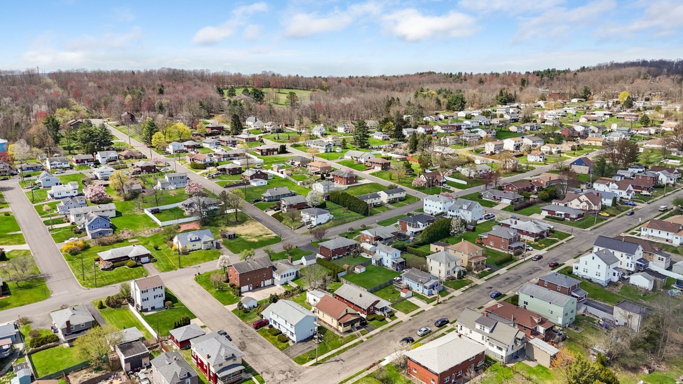 503 Irving Avenue, Endicott, New York image 4