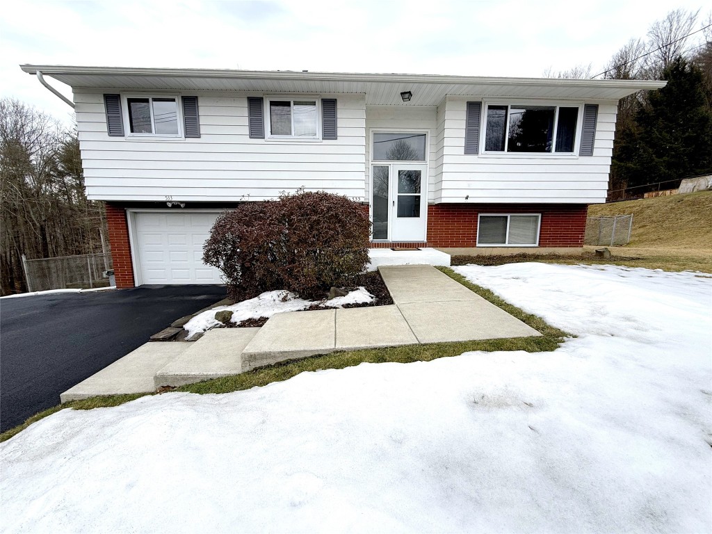 533 Leon Drive, Endicott, New York image 1