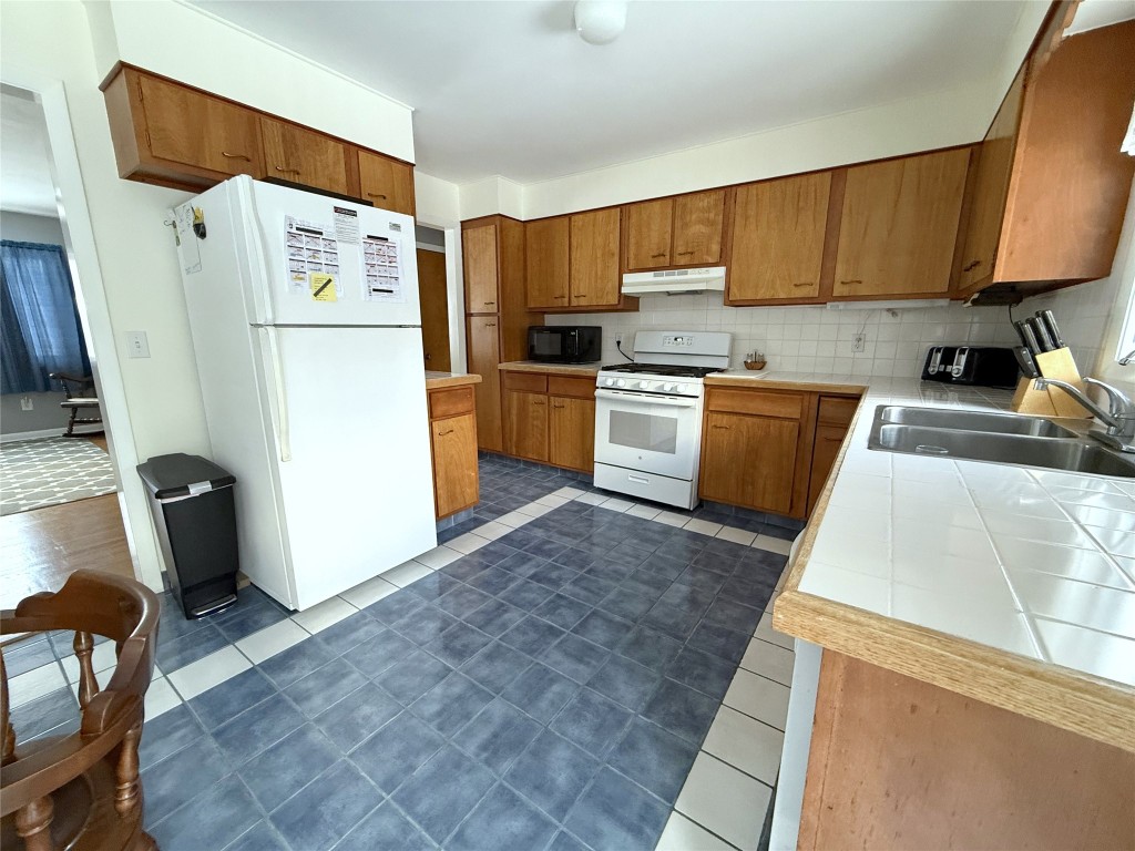 533 Leon Drive, Endicott, New York image 11