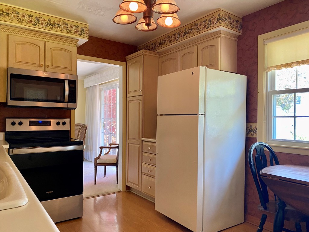 2715 Manhattan Drive, Endicott, New York image 5