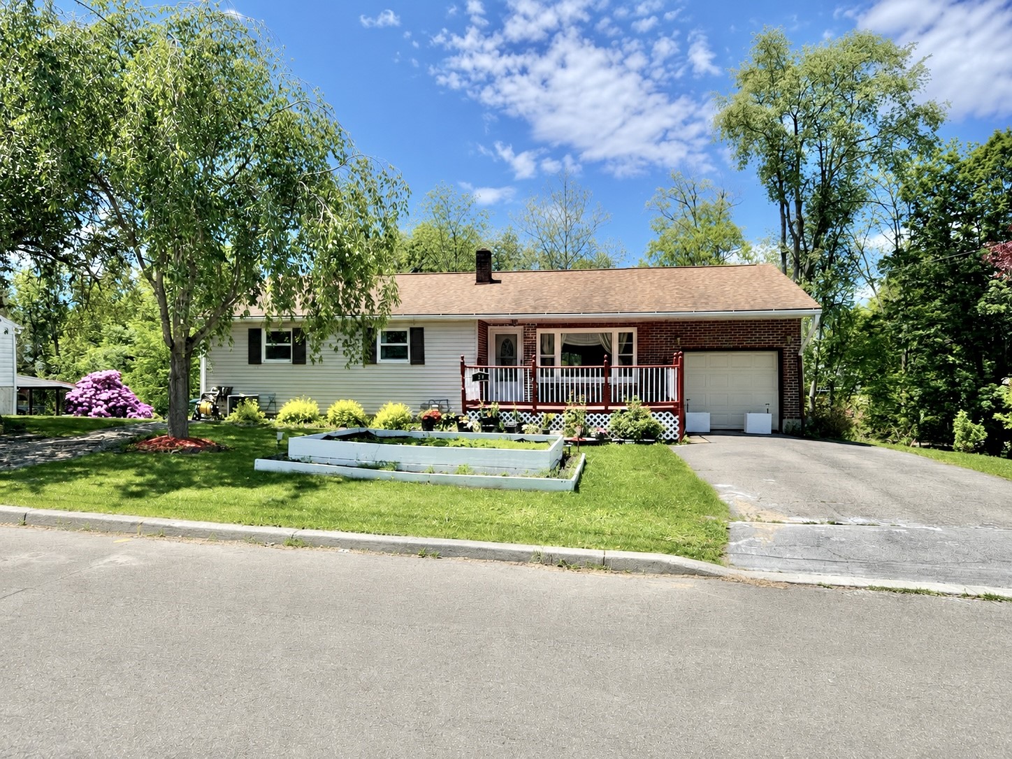 12 Brookside Avenue W