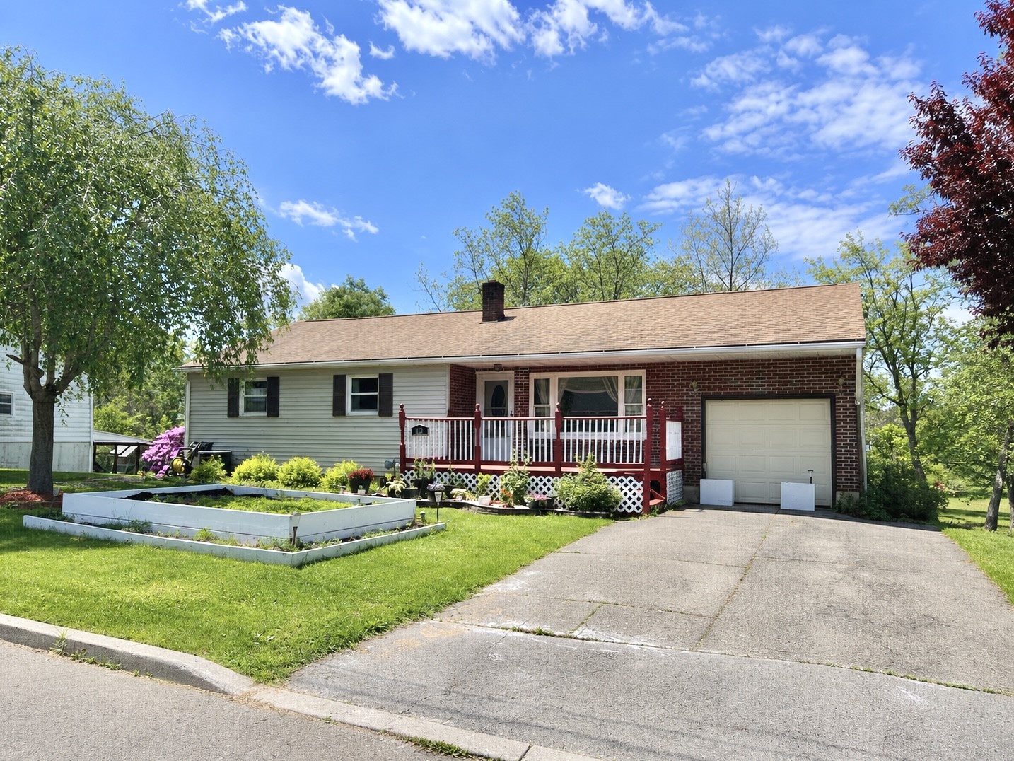12 Brookside Avenue W